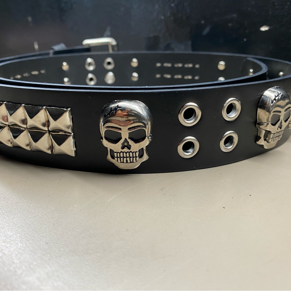 New with Tags Hot Topic Chrome Stud Skulls Rocker Biker Black Belt Size XL 40-42